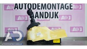 Gebruikte Versnellingspook Renault Megane III Berline (BZ) 1.5 dCi 110 Prijs € 49,99 Margeregeling aangeboden door Autodemontage Aandijk