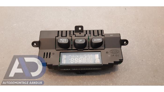Gebruikte Display Interieur Kia Sorento I (JC) 2.5 CRDi 16V VGT Prijs € 40,00 Margeregeling aangeboden door Autodemontage Aandijk