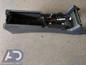 Gebruikte Middenconsoles Mercedes E (W212) E-200 CDI 16V BlueEfficiency,BlueTEC Prijs € 74,99 Margeregeling aangeboden door Autodemontage Aandijk