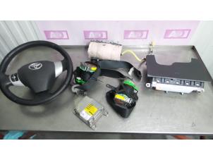 Gebruikte Airbag Set + Module Toyota Yaris II (P9) 1.3 16V VVT-i Prijs € 249,99 Margeregeling aangeboden door Autodemontage Aandijk