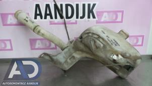 Gebruikte Ruitensproeiertank voor Peugeot 307 CC (3B) 2.0 16V Prijs € 19,99 Margeregeling aangeboden door Autodemontage Aandijk