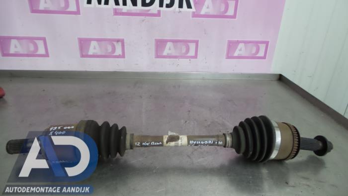 Gebruikte Steekas links-voor Hyundai i10 (F5) 1.2i 16V Prijs € 44,99 Margeregeling aangeboden door Autodemontage Aandijk