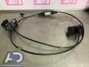 Gebruikte Sluithulpmotor achterklep Mercedes E Combi (S211) 3.2 E-320 CDI 24V Prijs € 75,00 Margeregeling aangeboden door Autodemontage Aandijk