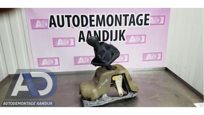 Gebruikte Versnellingspook Mercedes A (W169) 2.0 A-180 CDI 16V Prijs € 69,99 Margeregeling aangeboden door Autodemontage Aandijk