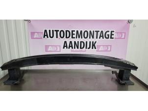 Gebruikte Bumperbalk voor Volkswagen Touran (1T1/T2) 1.6 FSI 16V Prijs € 44,99 Margeregeling aangeboden door Autodemontage Aandijk