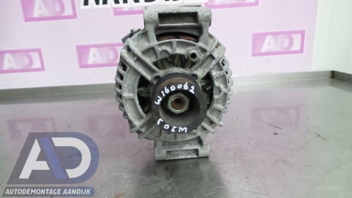 Gebruikte Dynamo Mercedes C (W203) 2.5 C-230 V6 24V Prijs € 74,99 Margeregeling aangeboden door Autodemontage Aandijk