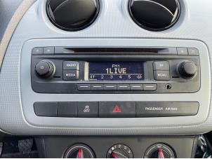 Gebruikte Radio CD Speler Seat Ibiza IV SC (6J1) 1.2 12V Prijs € 49,99 Margeregeling aangeboden door Autodemontage Aandijk