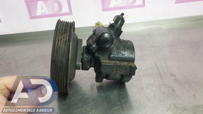 Gebruikte Servopomp Alfa Romeo 147 (937) 1.6 Twin Spark 16V Prijs € 39,99 Margeregeling aangeboden door Autodemontage Aandijk