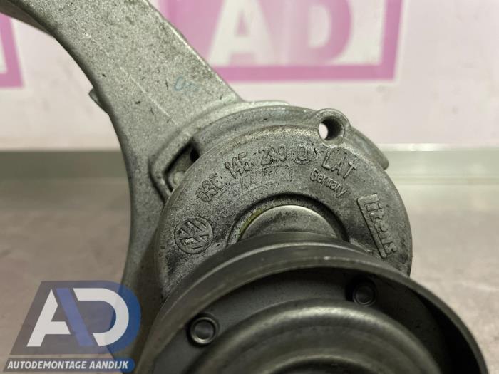 Spanrol Multiriem van een Volkswagen Polo V (6R) 1.2 TSI 2011