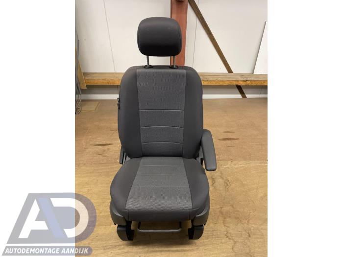 Stoel rechts van een Chrysler Voyager/Grand Voyager (RT) 2.8 CRD 16V Grand Voyager 2009