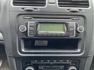 Gebruikte Radio CD Speler Volkswagen Golf VI Variant (AJ5/1KA) 1.6 TDI 16V 105 Prijs € 49,99 Margeregeling aangeboden door Autodemontage Aandijk