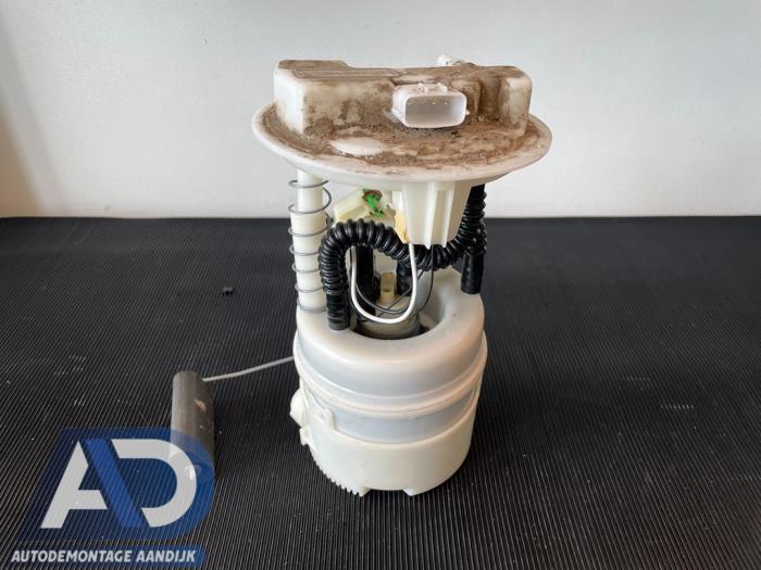 Gebruikte Tank element Pomp Renault Twingo II (CN) 1.2 Prijs € 29,99 Margeregeling aangeboden door Autodemontage Aandijk