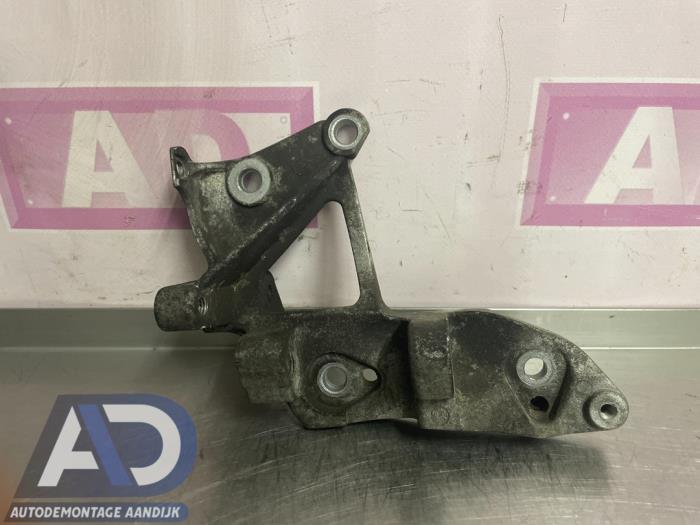 Gebruikte Dynamosteun boven Ford C-Max (DXA) 1.6 TDCi 16V Prijs € 24,99 Margeregeling aangeboden door Autodemontage Aandijk