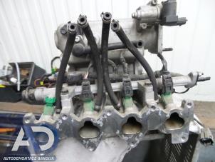 Gebruikte Inlaatspruitstuk Kia Rio II (DE) 1.4 16V Prijs € 59,99 Margeregeling aangeboden door Autodemontage Aandijk