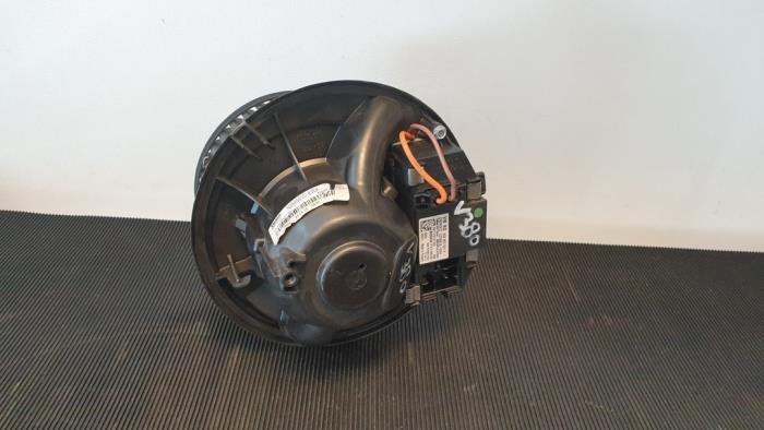 Kachel Ventilatiemotor van een Audi Q3 (8UB/8UG) 2.0 TDI 16V 140 2014