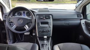 Gebruikte Dashboardkastje Mercedes B (W245,242) 2.0 B-200 CDI 16V Prijs € 34,99 Margeregeling aangeboden door Autodemontage Aandijk