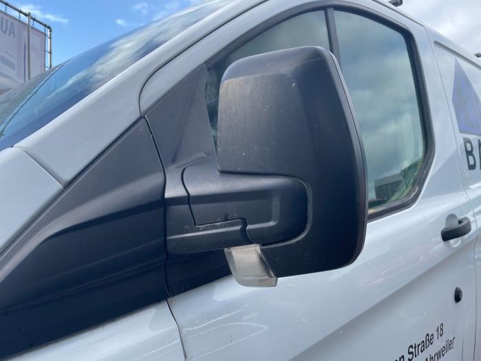Buitenspiegel links van een Ford Transit Custom 2.2 TDCi 16V 2015