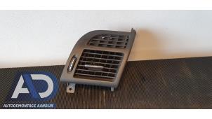 Gebruikte Luchtrooster Dashboard Mercedes E (W211) 3.2 E-320 CDI 24V Prijs € 24,99 Margeregeling aangeboden door Autodemontage Aandijk