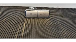 Gebruikte Schakelaar Achteruitverwarming Ford Mondeo IV Wagon 2.0 TDCi 140 16V Prijs € 14,99 Margeregeling aangeboden door Autodemontage Aandijk