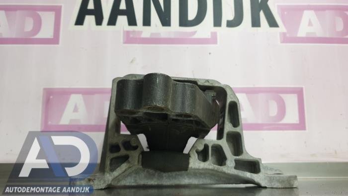 Gebruikte Motorsteun Ford Focus 3 1.0 Ti-VCT EcoBoost 12V 100 Prijs € 39,99 Margeregeling aangeboden door Autodemontage Aandijk