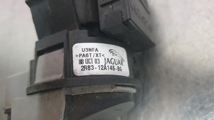 Kontaktslot+Sleutel van een Jaguar S-type (X200) 3.0 V6 24V 2003