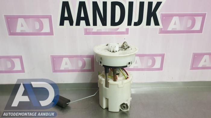 Gebruikte Tank element Pomp Ford Fiesta 6 (JA8) 1.4 16V Prijs € 34,99 Margeregeling aangeboden door Autodemontage Aandijk