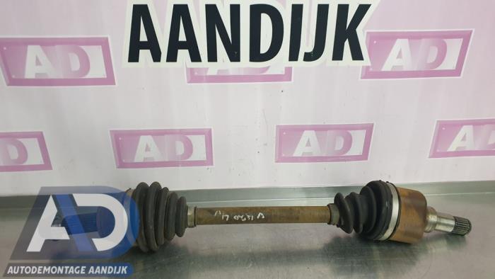 Gebruikte Aandrijfas links-voor Ford Fiesta 6 (JA8) 1.4 16V Prijs € 39,99 Margeregeling aangeboden door Autodemontage Aandijk