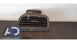 Gebruikte Luchtrooster Dashboard Volkswagen Golf VII (AUA) 1.2 TSI 16V Prijs € 14,99 Margeregeling aangeboden door Autodemontage Aandijk
