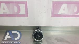 Gebruikte Start/Stop schakelaar Toyota Yaris II (P9) 1.3 16V VVT-i Prijs € 14,99 Margeregeling aangeboden door Autodemontage Aandijk