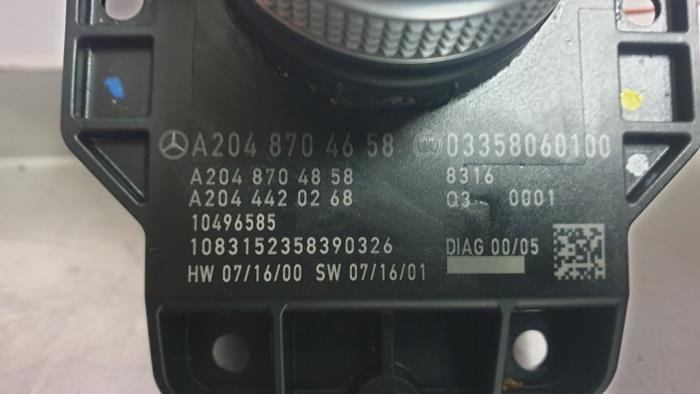 I-Drive knop van een Mercedes-Benz C (W204) 2.2 C-220 CDI 16V 2008