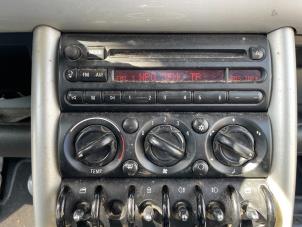 Gebruikte Radio CD Speler BMW Mini One/Cooper (R50) 1.6 16V Cooper Prijs € 49,99 Margeregeling aangeboden door Autodemontage Aandijk