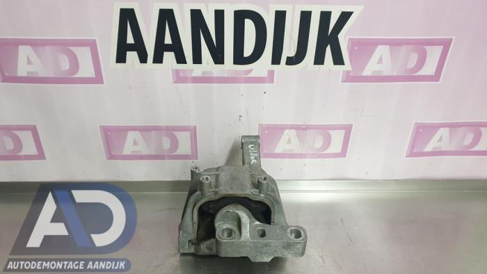 Gebruikte Motorsteun Audi Q3 (8UB/8UG) 2.0 TDI 16V 140 Prijs € 34,99 Margeregeling aangeboden door Autodemontage Aandijk