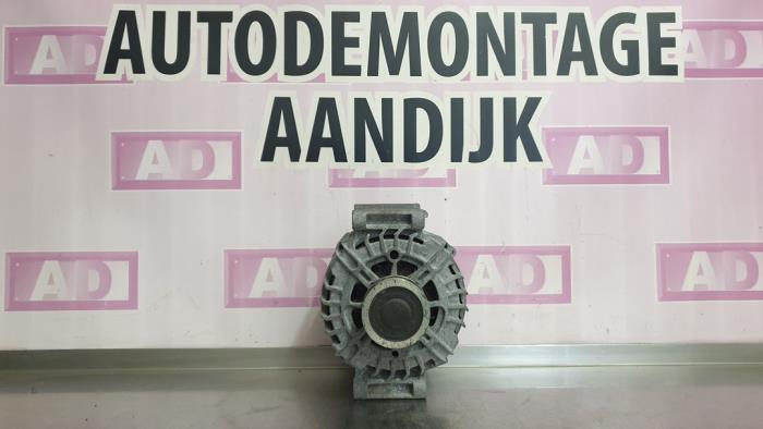 Alternator van een Audi TT (8J3) 1.8 TFSI 16V 2012
