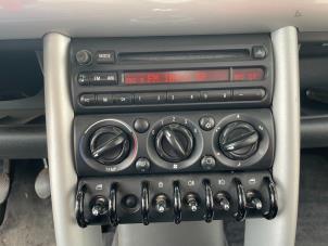 Gebruikte Radio CD Speler BMW Mini One/Cooper (R50) 1.6 16V Cooper Prijs € 49,99 Margeregeling aangeboden door Autodemontage Aandijk