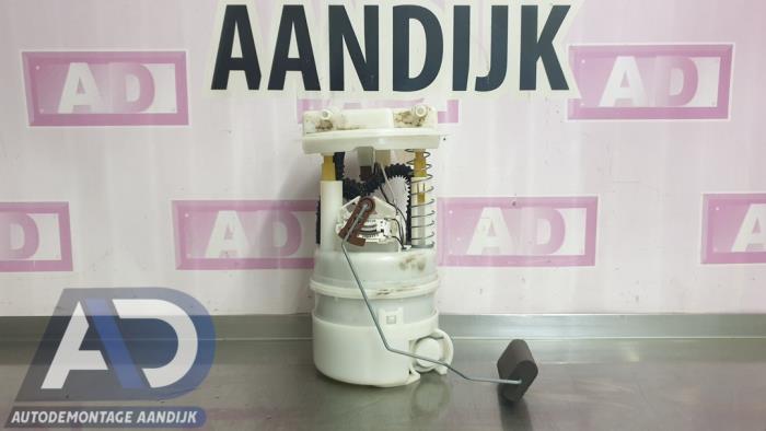 Gebruikte Tank element Pomp Renault Clio IV Estate/Grandtour (7R) 0.9 Energy TCE 12V Prijs € 39,99 Margeregeling aangeboden door Autodemontage Aandijk