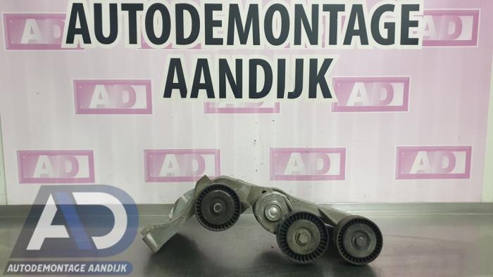 Gebruikte Dynamosteun boven Mercedes A (W168) 1.9 A-190 Prijs € 29,99 Margeregeling aangeboden door Autodemontage Aandijk