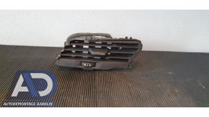 Gebruikte Luchtrooster Dashboard Opel Corsa E 1.4 16V Prijs € 14,99 Margeregeling aangeboden door Autodemontage Aandijk