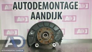Gebruikte Fusee links-voor Volkswagen Passat Variant (365) 2.0 TDI 16V 140 Prijs € 49,99 Margeregeling aangeboden door Autodemontage Aandijk