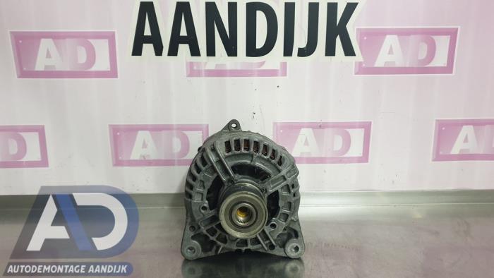 Gebruikte Dynamo Opel Vivaro 2.5 CDTI 16V Prijs € 69,99 Margeregeling aangeboden door Autodemontage Aandijk