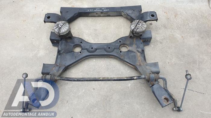 Gebruikte Subframe Mercedes Vito (639.6) 2.2 111 CDI 16V Prijs € 124,99 Margeregeling aangeboden door Autodemontage Aandijk