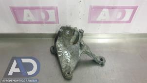 Gebruikte Versnellingsbak Steun Audi A8 (D4) 4.2 TDI V8 32V Quattro Prijs € 24,99 Margeregeling aangeboden door Autodemontage Aandijk