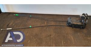 Gebruikte Deurslot Mechaniek 4Deurs links-achter Toyota Yaris II (P9) 1.0 12V VVT-i Prijs € 34,99 Margeregeling aangeboden door Autodemontage Aandijk