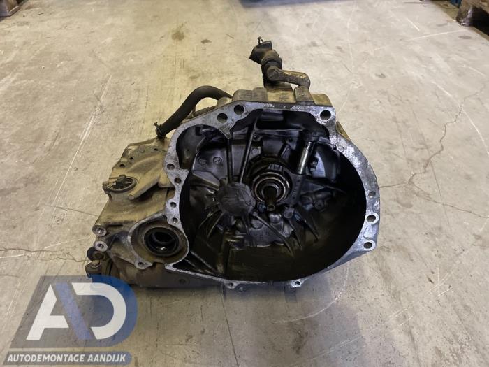 Gebruikte Versnellingsbak Nissan Almera Tino (V10M) 1.8 16V Prijs € 174,99 Margeregeling aangeboden door Autodemontage Aandijk