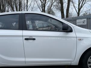 Gebruikte Portier 4Deurs rechts-voor Hyundai i20 1.2i 16V Prijs € 199,99 Margeregeling aangeboden door Autodemontage Aandijk