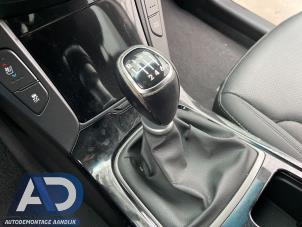 Gebruikte Versnellingspook Hyundai i40 CW (VFC) 1.7 CRDi 16V Prijs € 49,99 Margeregeling aangeboden door Autodemontage Aandijk