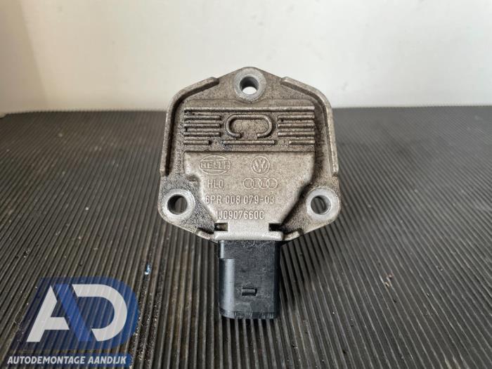 Gebruikte Oliepeil sensor Volkswagen Touran (1T1/T2) 1.9 TDI 105 Euro 3 Prijs € 19,99 Margeregeling aangeboden door Autodemontage Aandijk
