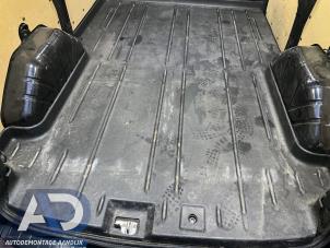 Gebruikte Vloerplaat bagageruimte Ford Transit Custom 2.2 TDCi 16V Prijs € 149,99 Margeregeling aangeboden door Autodemontage Aandijk