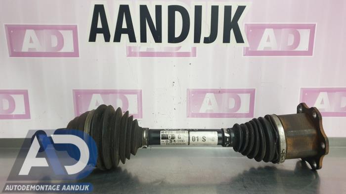 Gebruikte Aandrijfas links-voor Audi A8 (D4) 4.2 TDI V8 32V Quattro Prijs € 124,99 Margeregeling aangeboden door Autodemontage Aandijk
