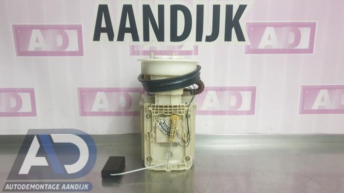 Gebruikte Tank element Pomp Volkswagen Polo III (6N2) 1.4 16V 75 Prijs € 24,99 Margeregeling aangeboden door Autodemontage Aandijk