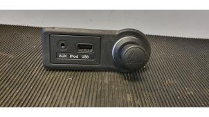 Gebruikte AUX/USB aansluiting Hyundai iX20 (JC) 1.6i 16V Prijs € 19,99 Margeregeling aangeboden door Autodemontage Aandijk